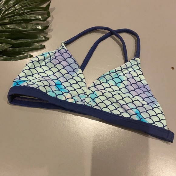 George 3 piece Swimwear.  Short sleeve rash guard, and  bikini set  Size: 7/8y - Picture 5 of 5